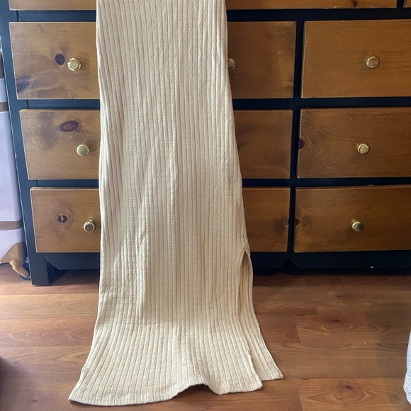 Maxi dress with slit - Picture 4 of 4